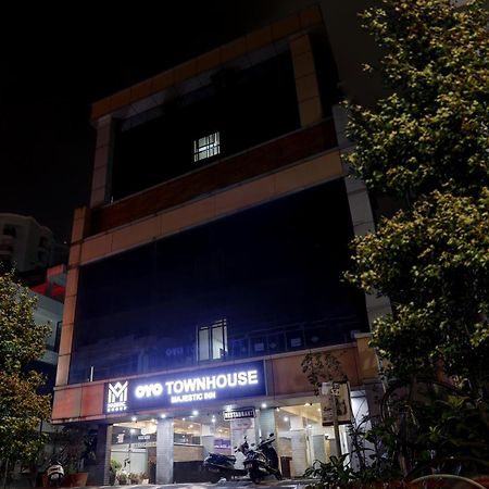 Oyo Townhouse 595 Majestic Inn Kochi Exteriör bild