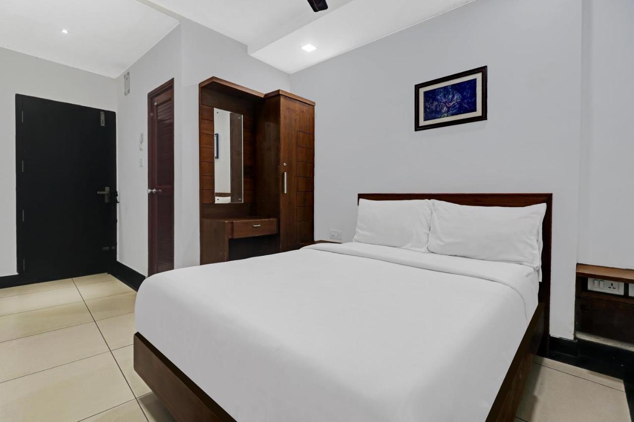 Oyo Townhouse 595 Majestic Inn Kochi Exteriör bild