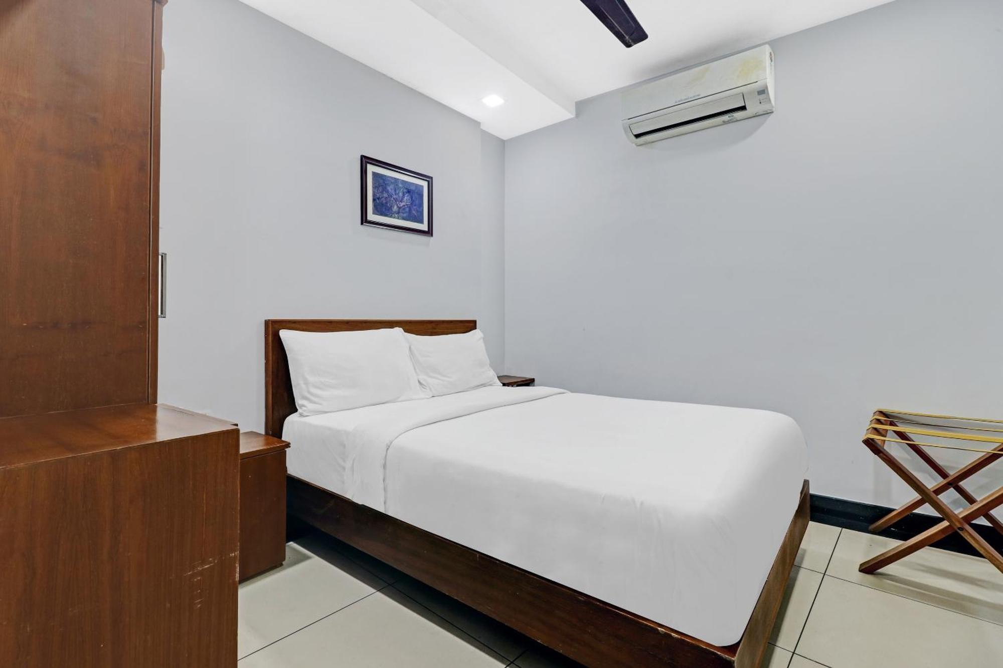 Oyo Townhouse 595 Majestic Inn Kochi Exteriör bild