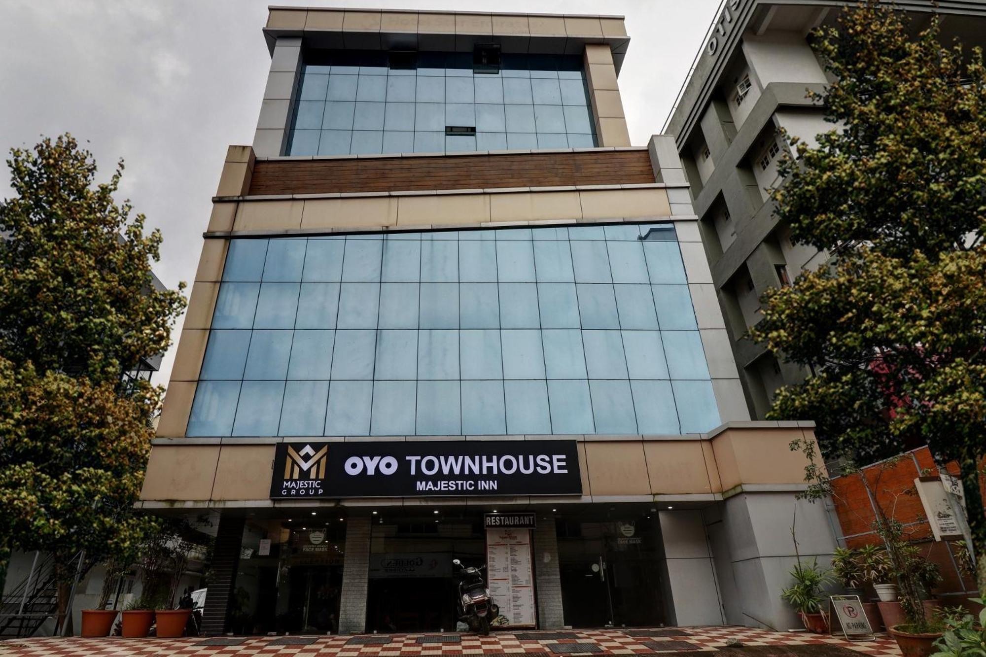 Oyo Townhouse 595 Majestic Inn Kochi Exteriör bild